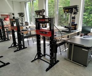 W budynku BCU nr 2 w Siedlcach znajduje się duża hala i 11 sal szkoleniowych, które zostały bardzo nowocześnie wyposażone.