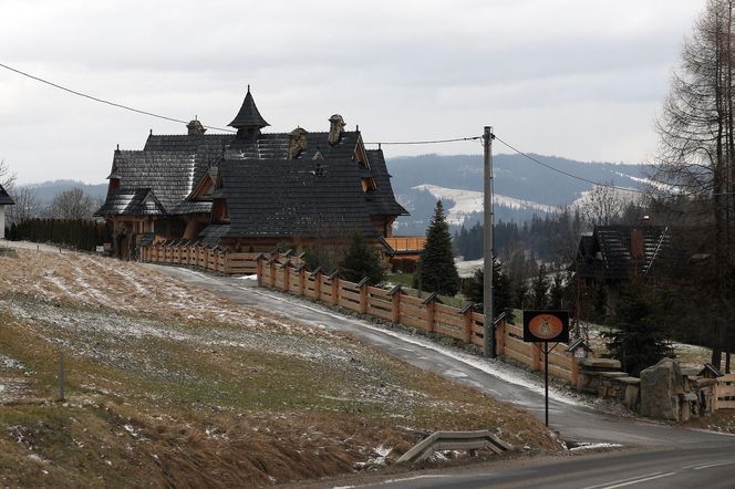 Dom Kamila Stocha w Zębie to prawdziwy pałac! Górale pękają z zazdrości [GALERIA] 