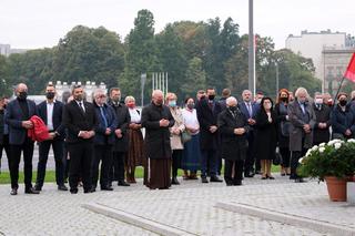 Mateusz Morawiecki. Premier w izolacji