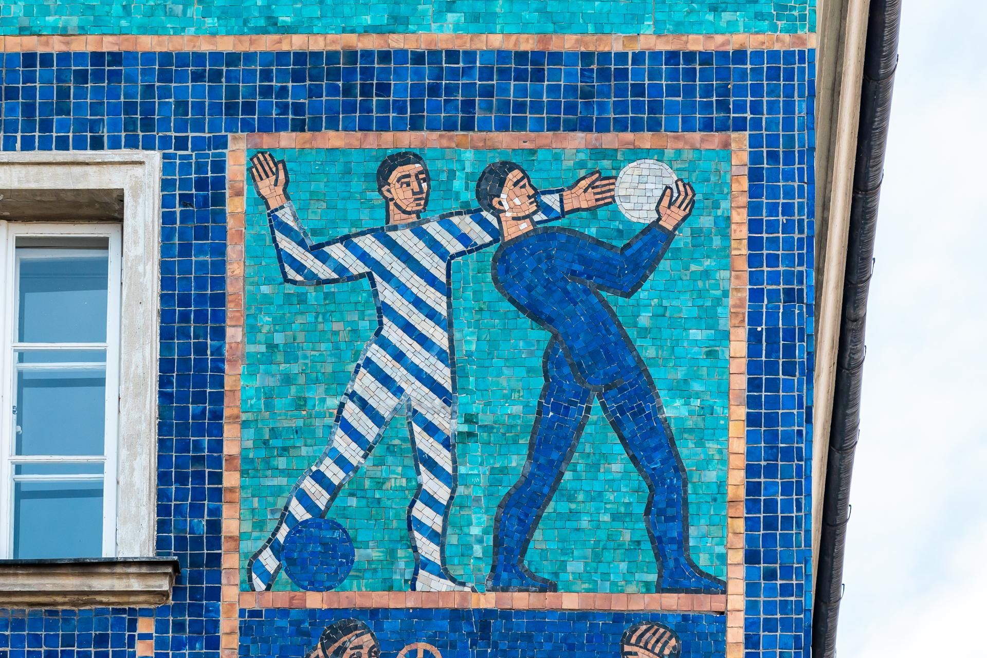 Mozaika na Mostowej 9a w Warszawie