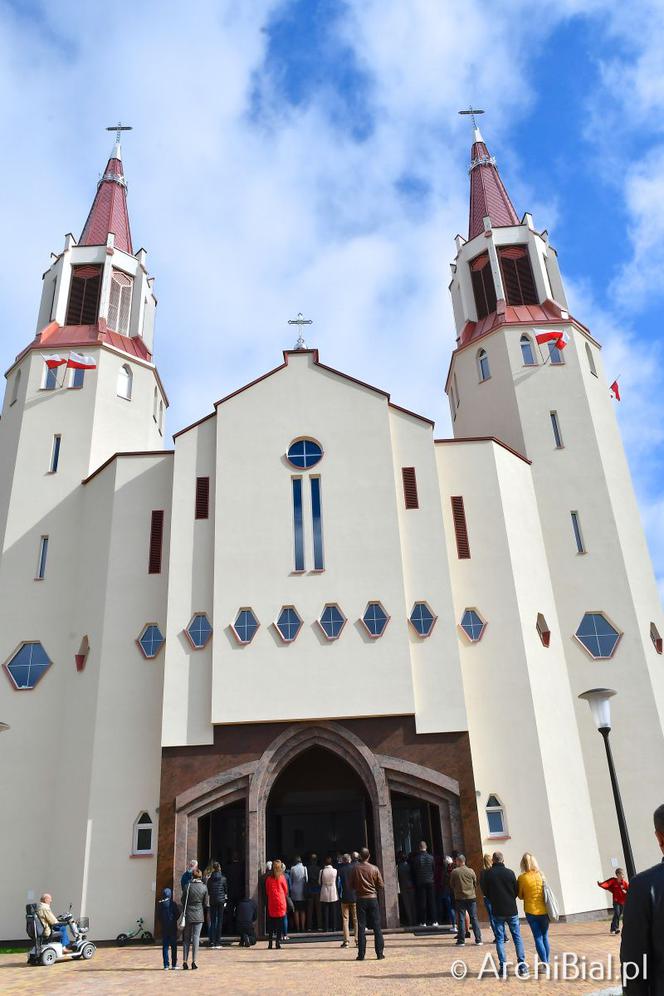 Kościół pw. Matki Bożej Różańcowej w Białymstoku. Świątynia powstała w niespełna rok