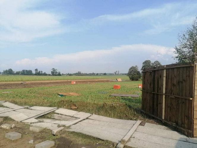 Trąba powietrzna przeszła przez schronisko dla psów. Psiakom na szczęście nic się nie stało, straty materialne są niestety duże