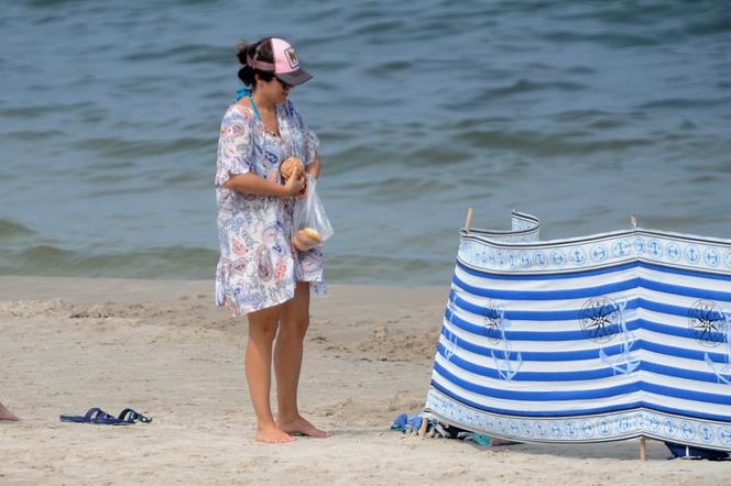 KATARZYNA CICHOPEK Z RODZINĄ NA PLAŻY