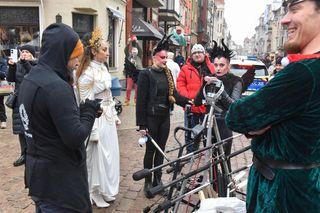 Orszak Trzech Króli 2025 w Toruniu: Kopernik towarzyszył Mędrcom ze Wschodu. Zdjęcia ze starówki