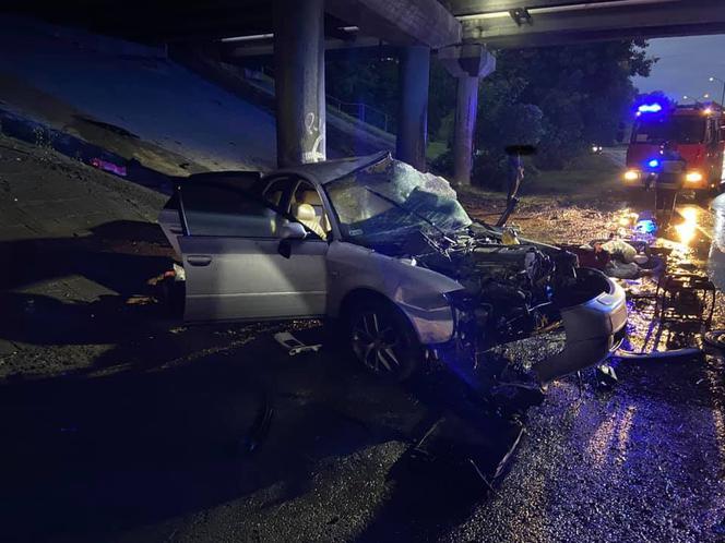 Katowice: Potworny wypadek na DK79! Samochód roztrzaskał się o filar 