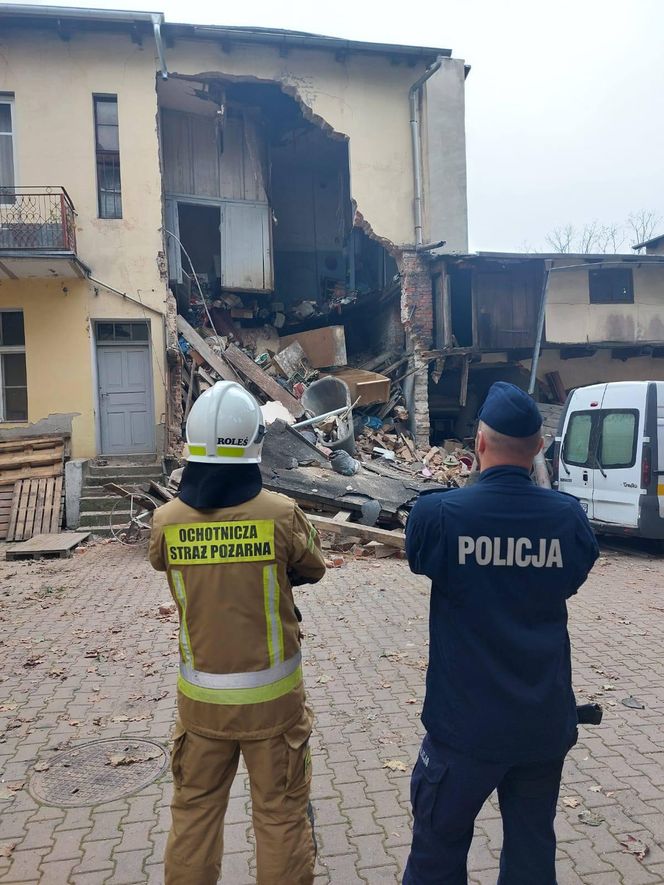 Ściana kamienicy legła w gruzach! Dramatyczna akcja ratunkowa w Wągrowcu