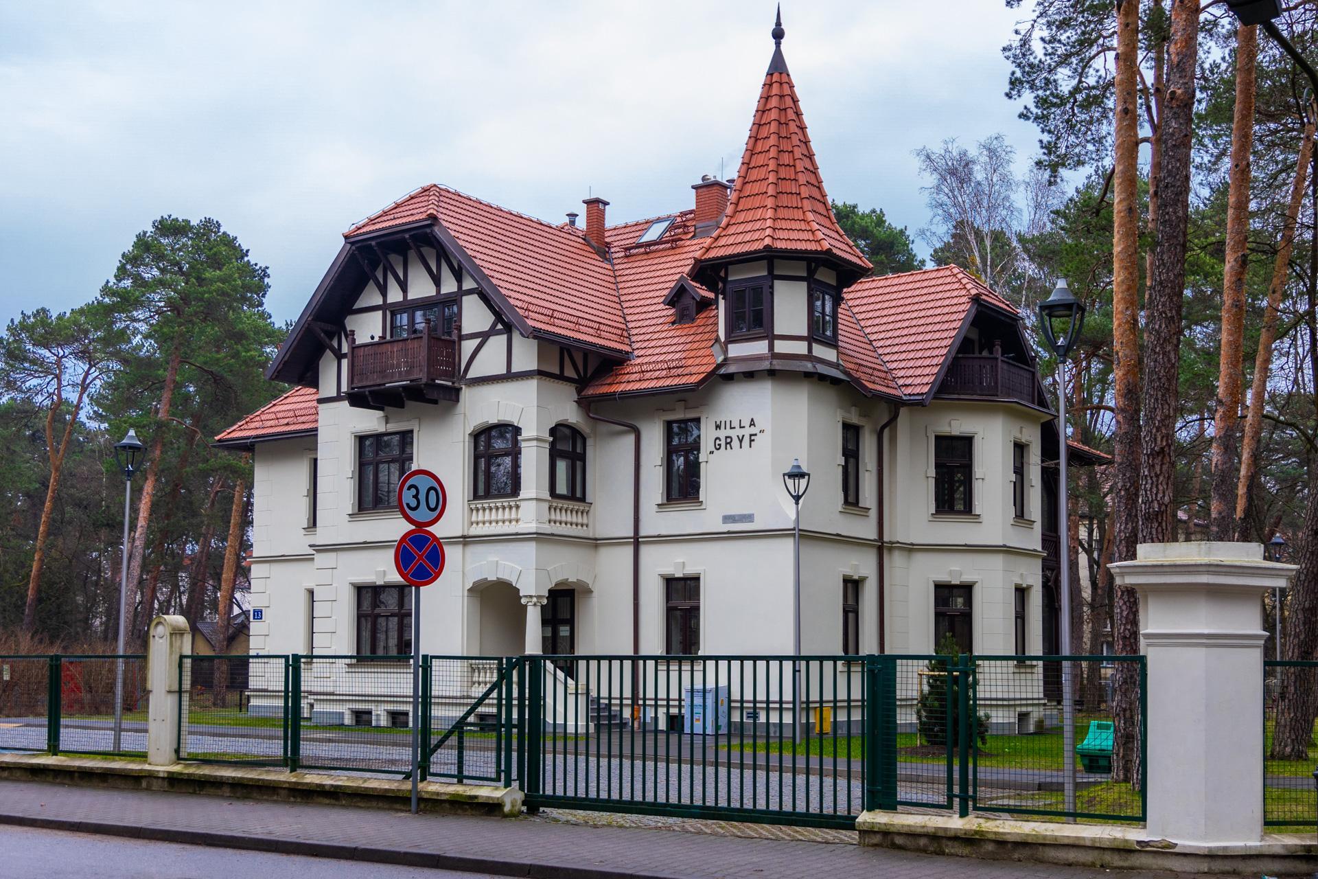 Konstancin-Jeziorna. Zabytkowe wille odzyskują dawny blask - zobacz wyremontowane rezydencje