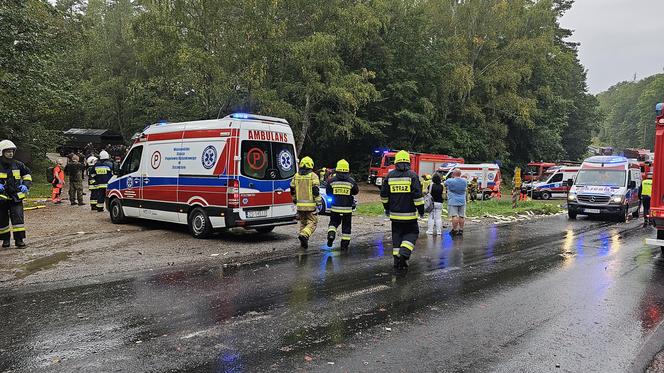 Wypadek w pobliżu Konotopu  - autobus z tirem 