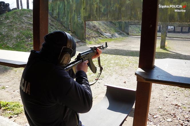 Śląscy policjanci doskonalili umiejętności strzeleckie [ZDJĘCIA]