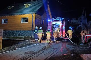 Pożar w Pewli Wielkiej. Jedna osoba trafiła do szpitala