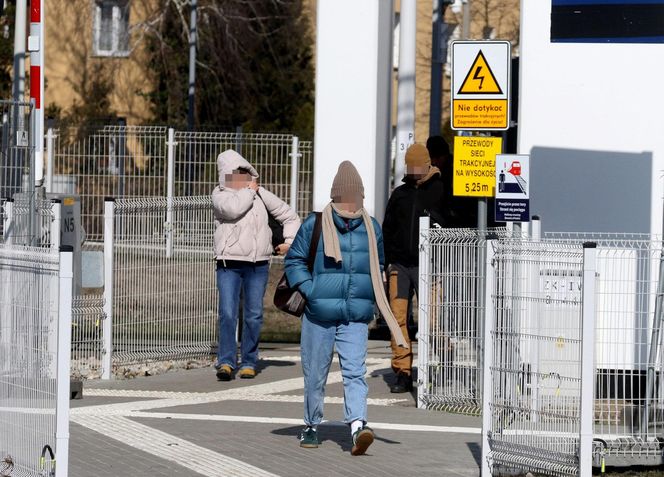 Nowa kładka gotowa od miesięcy. Mieszkańcy wciąż czekają na oficjalne otwarcie. „Nie dotrzymali terminu”