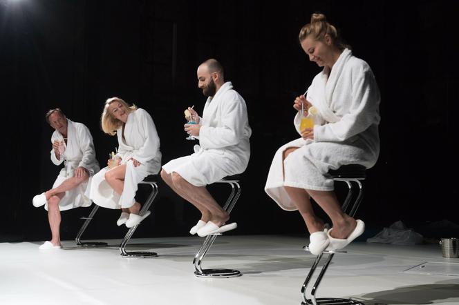 "Dobrobyt", reż. Árpád Schilling, Teatr Powszechny im. im. Zygmunta Hübnera w Warszawie 