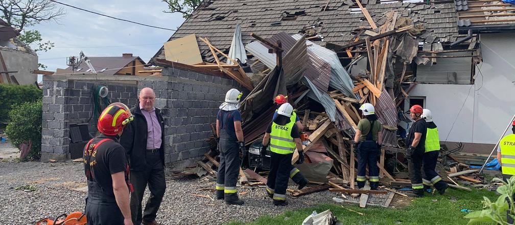 Śląskie: Trąba powietrzna zniszczyła ponad 20 domów. Ekspert wyjaśnia jak to możliwe [ZDJĘCIA, WIDEO]