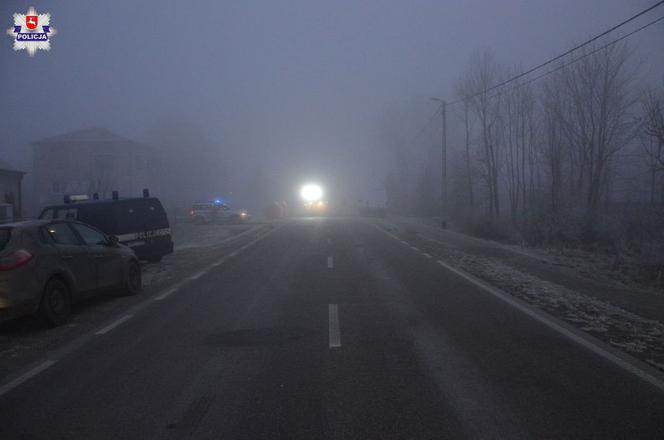 Śmiertelny wypadek w Kostyrach. Samochód dostawczy potrącił 77-letnią kobietę