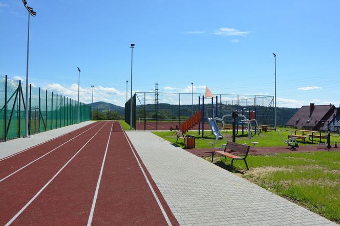 Nowy kompleks sportowy w Librantowej w gminie Chełmiec jest już gotowy 