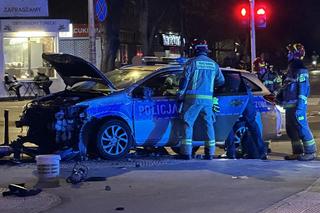 Zdemolowane radiowozy i szaleńczy pościg ulicami Warszawy. Nie uwierzycie co zrobił kierowca tego auta! 