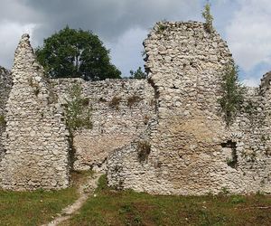 Ta wieś w Małopolsce przez ponad 100 lat była miastem. Średniowieczny zamek przekształcono tam w kościół 