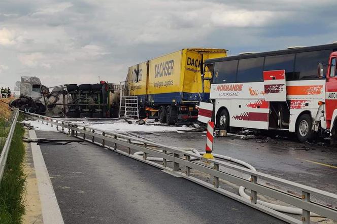 Wypadek koło Częstochowy na DK1. Ponad 30 osób rannych