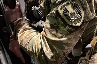 Spektakularna akcja na Pradze Północ i Żoliborzu. Policja uderza w narkotykowy biznes. Zobacz, co znaleziono w ich kryjówkach!