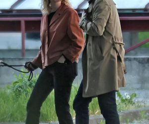 Andrzej Chyra smyra i całuje