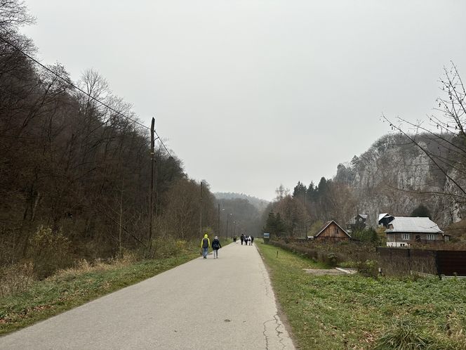 Najpiękniejsza wieś w Małopolsce zachwyca także jesienią. Leży na Szlaku Orlich Gniazd