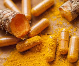 Ten popularny suplement może zniszczyć serce i wątrobę. Lekarze biją na alarm