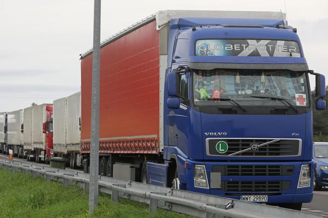 Bobrowniki. Transport z pomocą humanitarną czeka przed granicą [ZDJĘCIA]