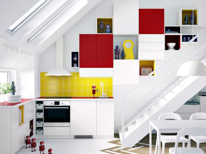 Biała kuchnia IKEA i kolorowe dodatki