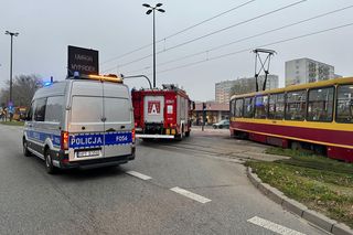 Łódź. Wypadek na skrzyżowaniu Aleksandrowskiej z Rydzową. Tramwaj zderzył się z ciężarówką [ZDJĘCIA].