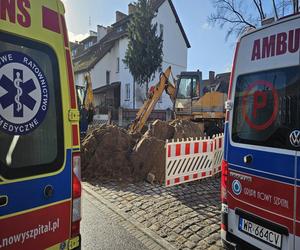 Wypadek przy pracy. Dwie osoby pod ziemią, jednej nie uratowano