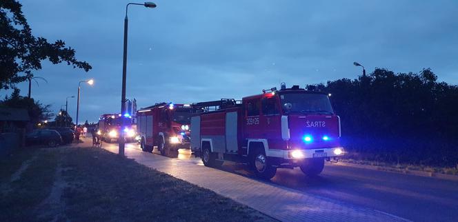 Pożar w lakierni w Koronowie! Z ogoniem walczyło 8 zastępów straży pożarnej! [ZDJĘCIA]