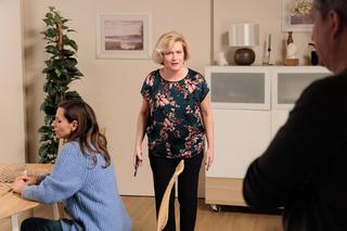 Na Wspólnej odc. 3616. Danka (Lucyna Malec), Marek (Grzegorz Gzyl), Gosia (Anna Kerth)