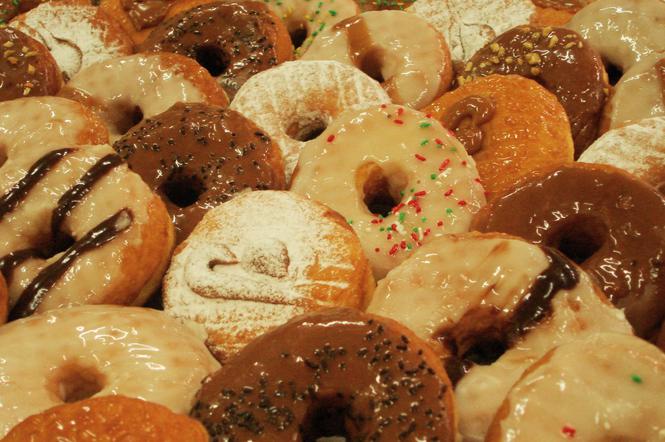 Ile musisz ćwiczyć, żeby spalić: ciastka, pączki, czekoladę i inne słodkości?