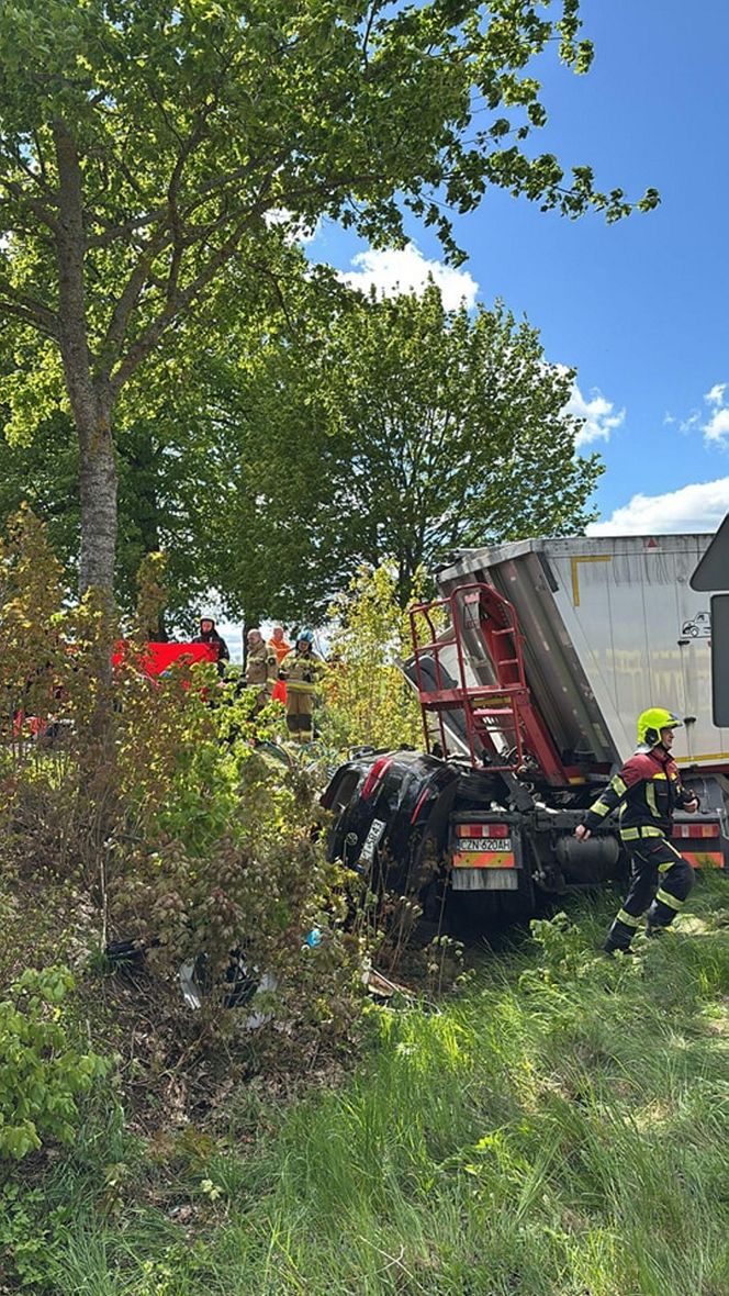 Śmiertelny wypadek pod Olsztynem. 39-latek zignorował znak "stop"? [ZDJĘCIA].