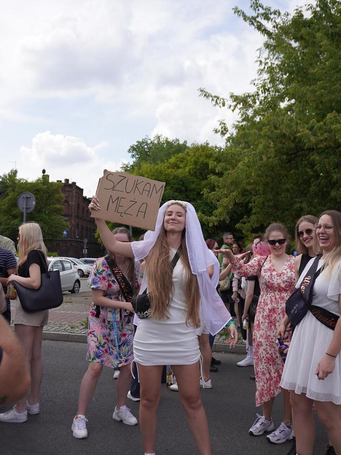 Juwenalia Śląskie 2024. Korowód przeszedł ulicami Katowic. Studenci mają klucze do miasta