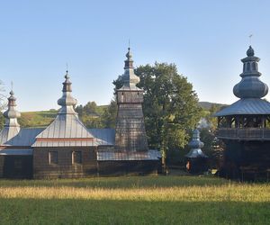 To dawna wieś biskupstwa krakowskiego. Łemkowską cerkiew przekształcono w niej na kościół 