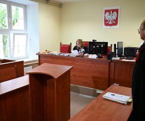 5-miesięczny chłopczyk ze śladami pobicia trafił do szpitala. Sąd ukarał oboje rodziców