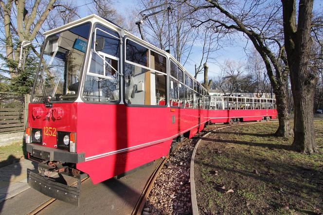 Zabytkowy tramwaj wrócił na ulice Warszawy