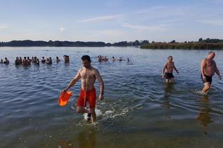 Morsy z Grudziądza rozpoczęły sezon. Pierwsza kąpiel w Jeziorze Rudnickim