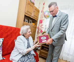 Stuletnie bydgoszczanki. Prakseda była listonoszką, potem kopała okopy. Wiesława zrobiła wszystko, by zostać nauczycielką