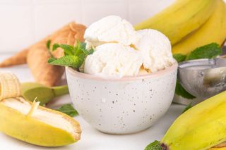 Nie muszę czekać na te domowe lody. Robię je z 2 składników w 5 minut i od razu są gotowe