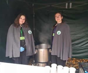 Rekordowa akcja Światełko Pamięci. Uczniowie z Łodzi porządkowali opuszczone groby