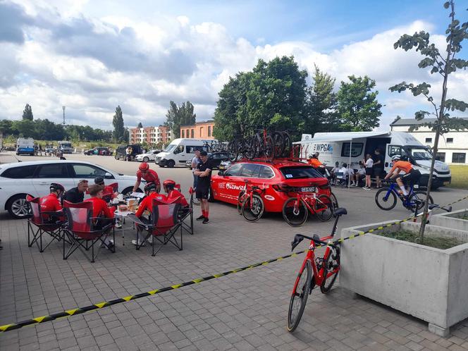 Ruszył Wyścig Kolarski „Solidarności” i Olimpijczyków. Z Łodzi wyjechało niemal 170 kolarzy