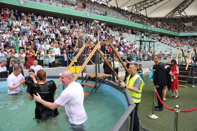 Świadkowie Jehowy na kongresie w Warszawie na stadionie Legii