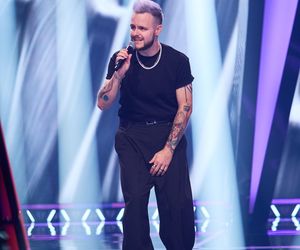 The Voice of Poland. Przez chorobę wstydził się śpiewać. Po 10 latach wraca odmieniony, by spełnić marzenia!