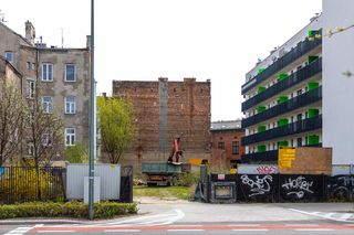 Nielegalna wycinka drzew przy ul. Radzymińskiej 14 w Warszawie