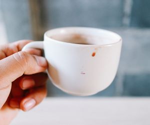 Ten napój warto pić, bo przyspiesza spalanie tłuszczu. Ale jest jeden warunek