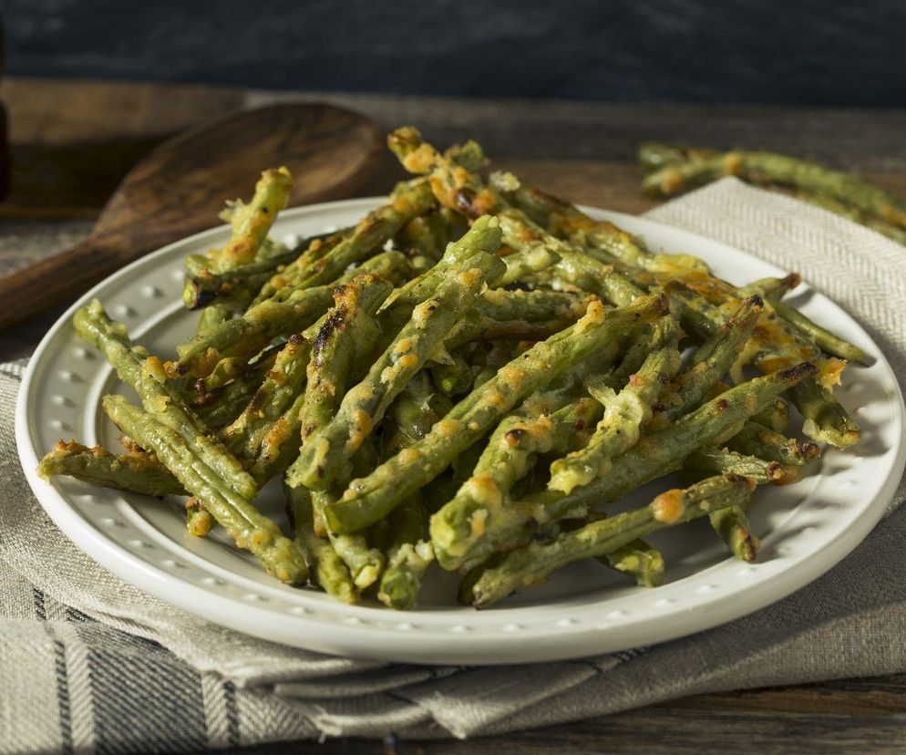 Fasolka szparagowa jeszcze nigdy nie była tak pyszna. Wystarczy, że posypiesz ją tym serem 