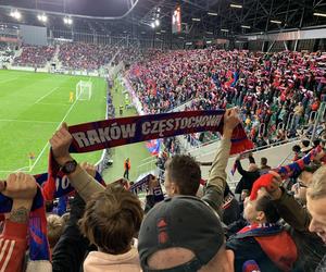 Mecz Raków Częstochowa - Sporting Lizbona. Stadion w Sosnowcu szczelnie wypełnił się kibicami 