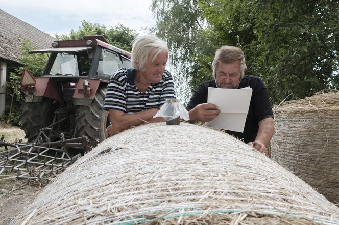 Gienek i Sławek zwany Jastrzębiem - bohaterowie serialu Rolnicy. Podlasie